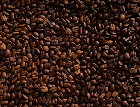 Poza cu mai multe boabe de cafea