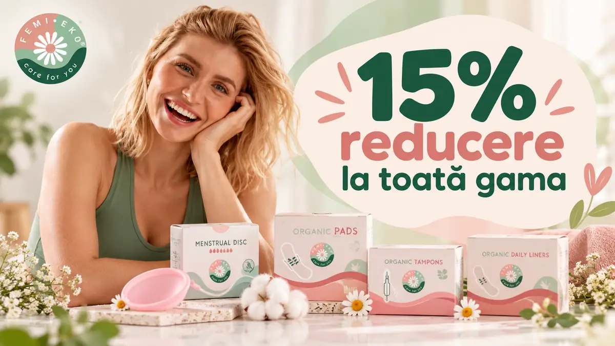 Produse Femieko pentru îngrijire menstruală, alături de o femeie zâmbitoare și mesajul „15% reducere”.