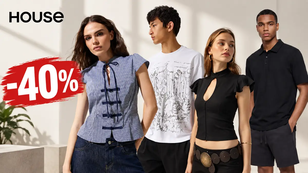 Modele House în ținute casual, pe fundal luminos, alături de logo și mesajul mare „-40%”.