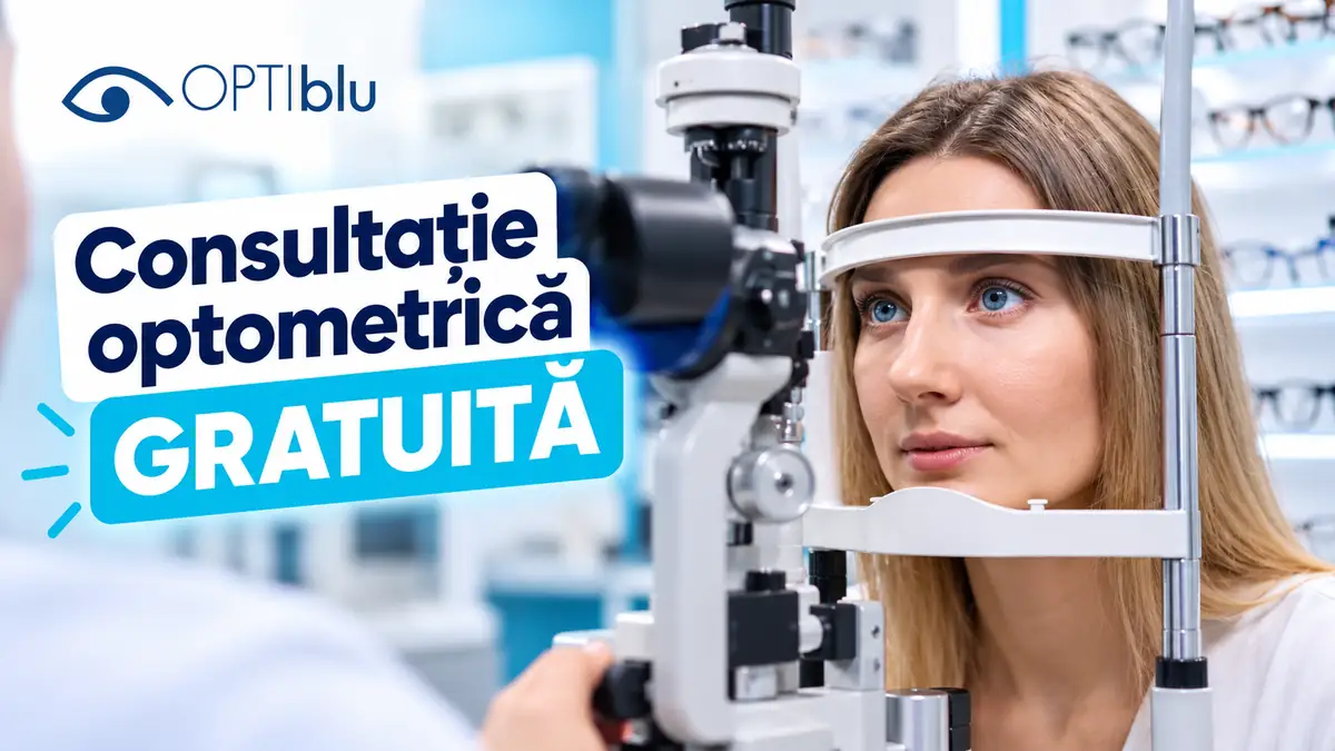 Consultație optometrică gratuită la Optiblu, cu o femeie examinată la un aparat oftalmologic.