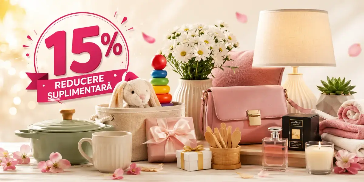 Banner promoțional cu reducere suplimentară de 15% la mii de produse, prezentând o selecție de articole pentru casă, cadouri, jucării și accesorii, inclusiv geantă, decorațiuni, veselă, lumânare și cutii cadou, într-un decor luminos și festiv.