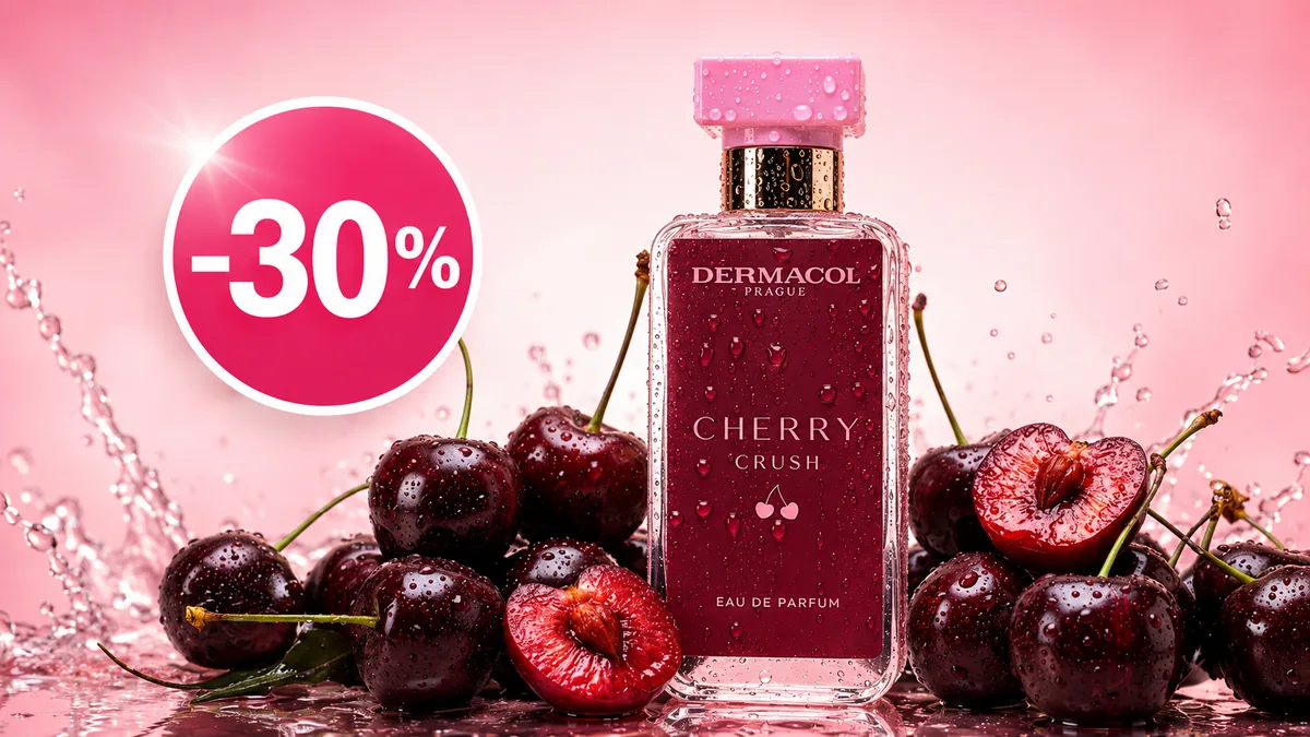 Parfum Dermacol Cherry Crush înconjurat de cireșe, cu reducere de 30%, pe fundal roz.