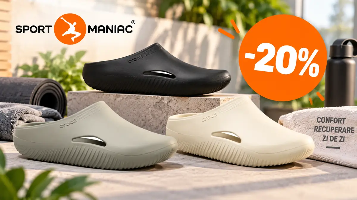 Trei saboți Crocs Mellow negri, gri și crem, cu logo Sport Maniac și reducere -20%, într-un decor de recuperare.