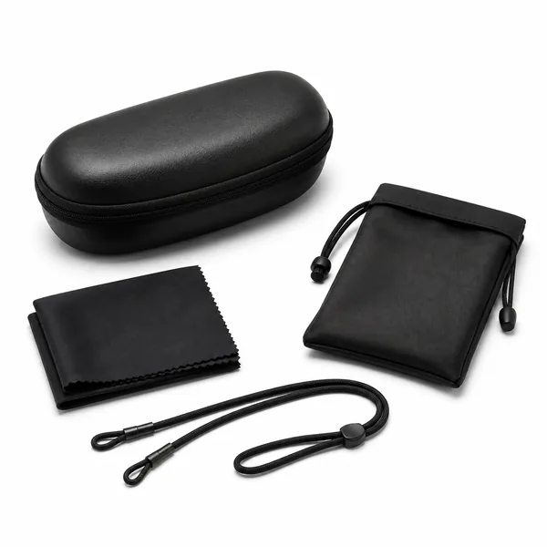 Diverse accesorii pentru ochelari de soare precum husa, snur, cutie pe un fundal alb