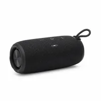 O boxa portabila JBL pe un fundal alb