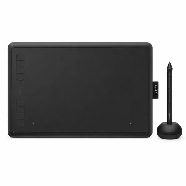 Tabletă grafică Wacom neagră, cu suprafață de desen, butoane de control și stylus, prezentată pe fundal alb.