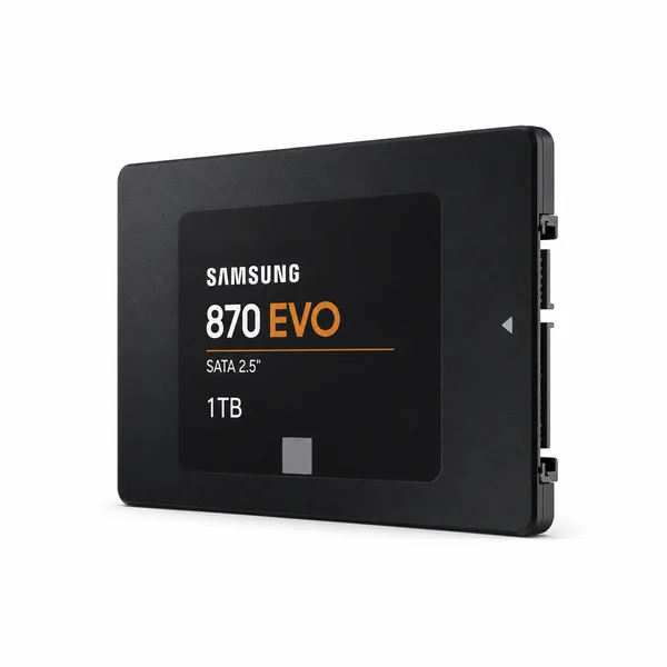Un SSD Intern Samsung 870 Evo pe un fundal alb
